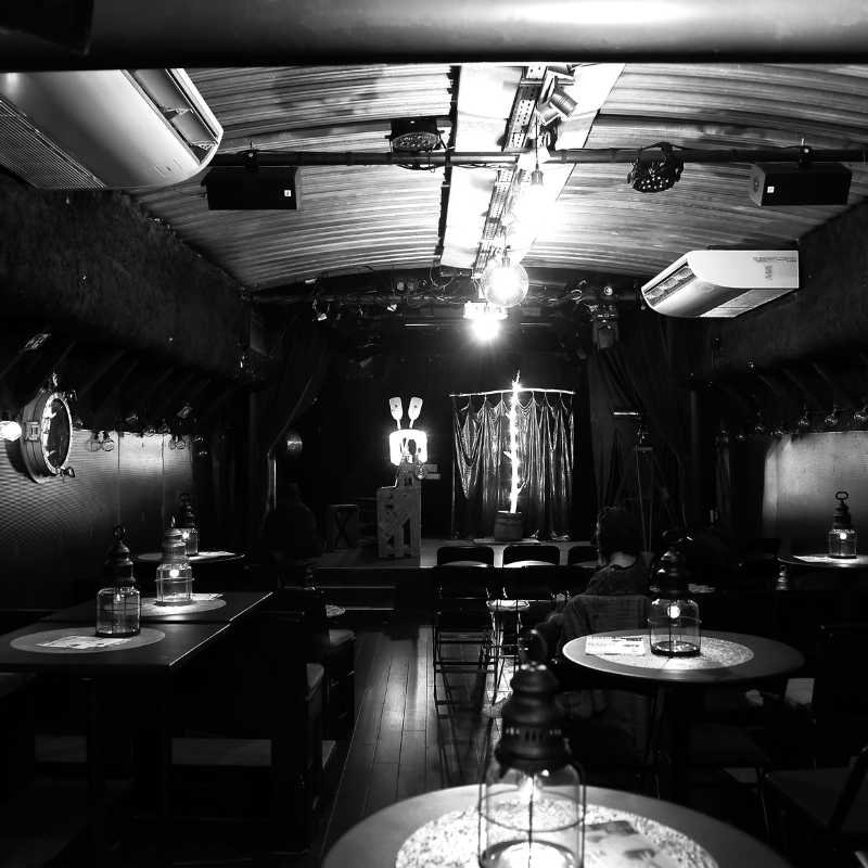 péniche - radeau cabaret comédie musicale de poche