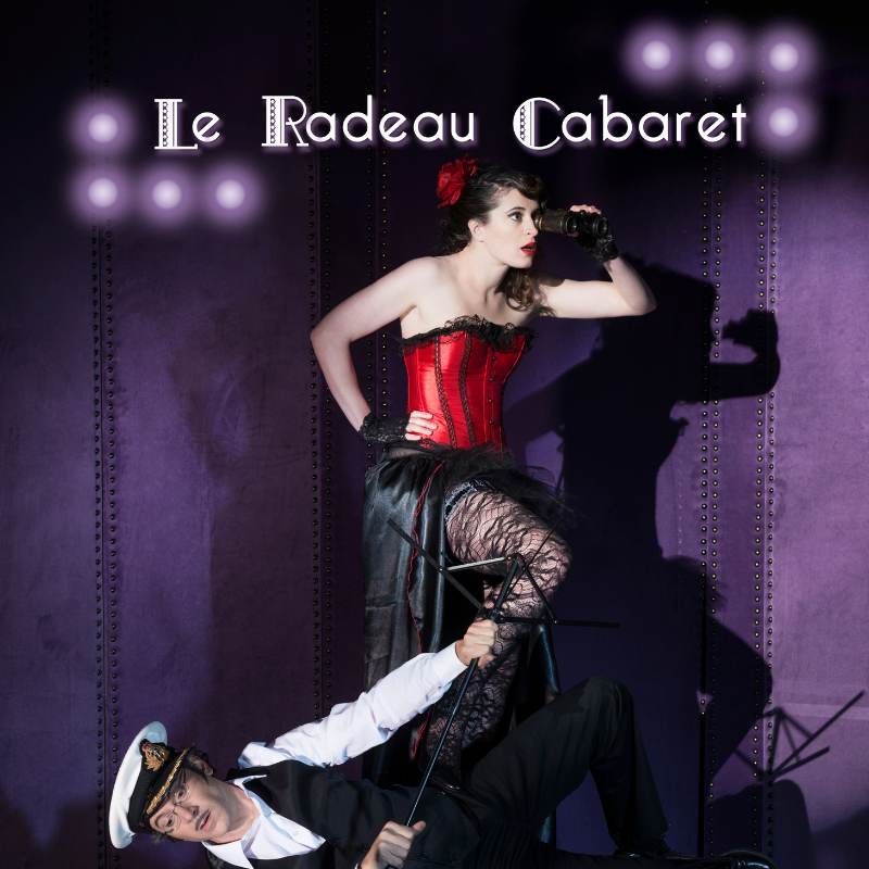 Affiche du spectacle Le Radeau Cabaret avec Tamara Dannreuther en corset rouge et Samuel Péronnet en tenue de marin, dans une ambiance burlesque et théâtrale.