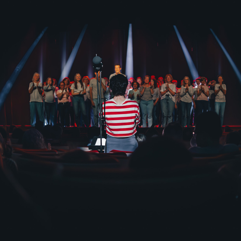 Vue du concert complet de la Chorale Pirate depuis la salle