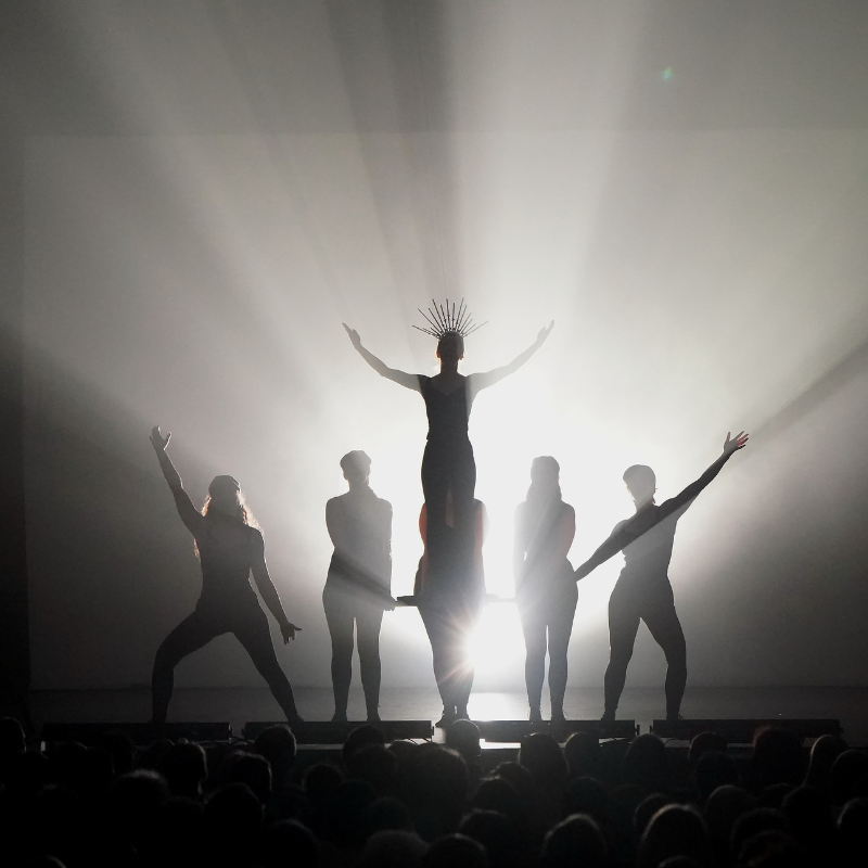 Splendeur & Décadence – Couronnement lumineux